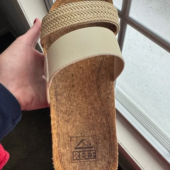 Reef Women's Woven Tan and Cream Sandals - Picture 2 of 4